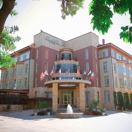 נאבוי Grand M Hotel מראה חיצוני תמונה