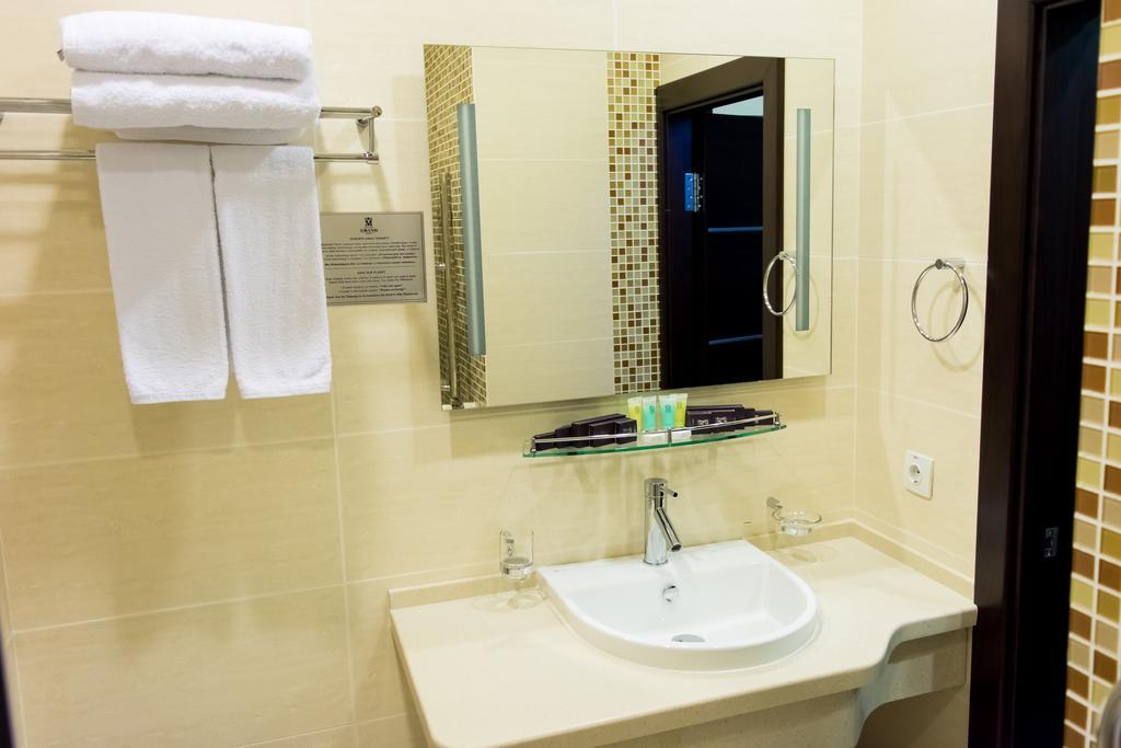 נאבוי Grand M Hotel מראה חיצוני תמונה