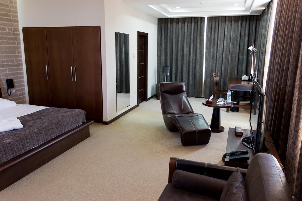 נאבוי Grand M Hotel מראה חיצוני תמונה
