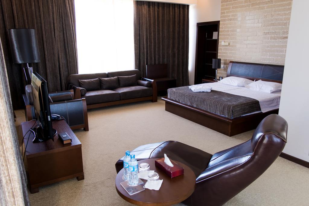 נאבוי Grand M Hotel מראה חיצוני תמונה