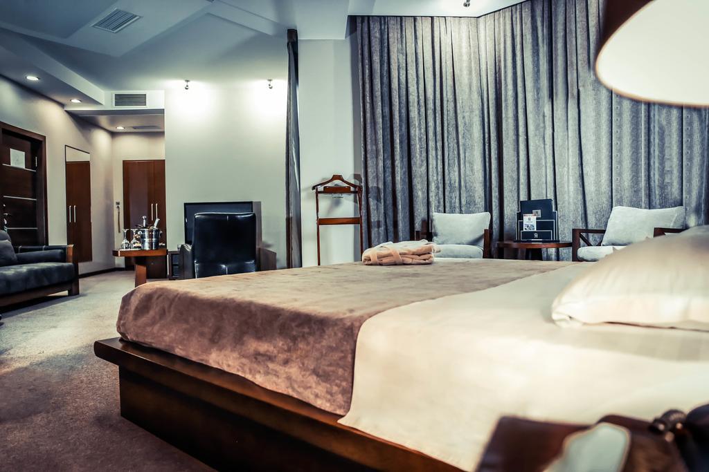 נאבוי Grand M Hotel מראה חיצוני תמונה